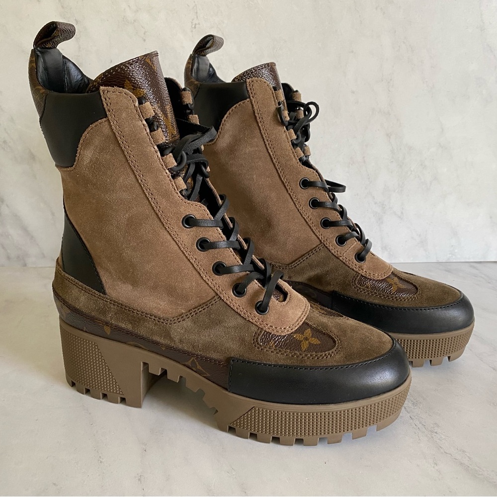 ❗️SOLD❗️Laureate Desert Boots